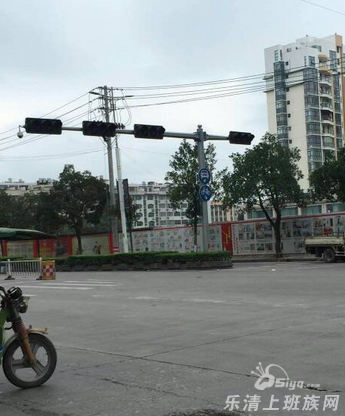 虹桥飞虹南路红绿灯失灵,过往车辆注意安全