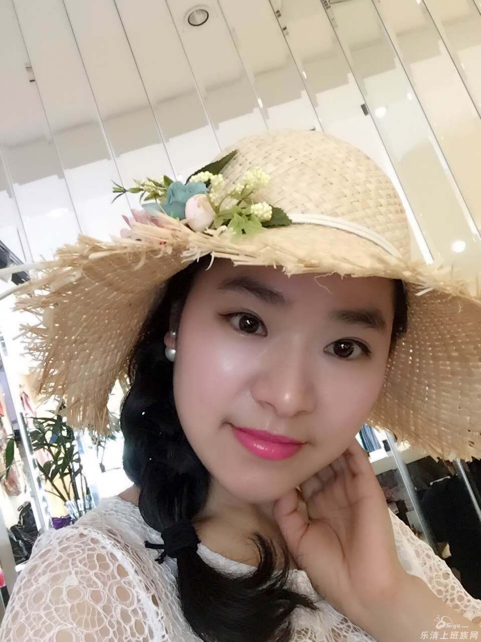 【乐清上班族相亲网推荐第266号女生】笑起来甜甜的姑娘,还是位时尚的