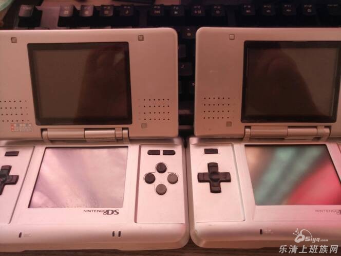 出两个九成新nds任天堂掌机游戏机,口袋妖怪等