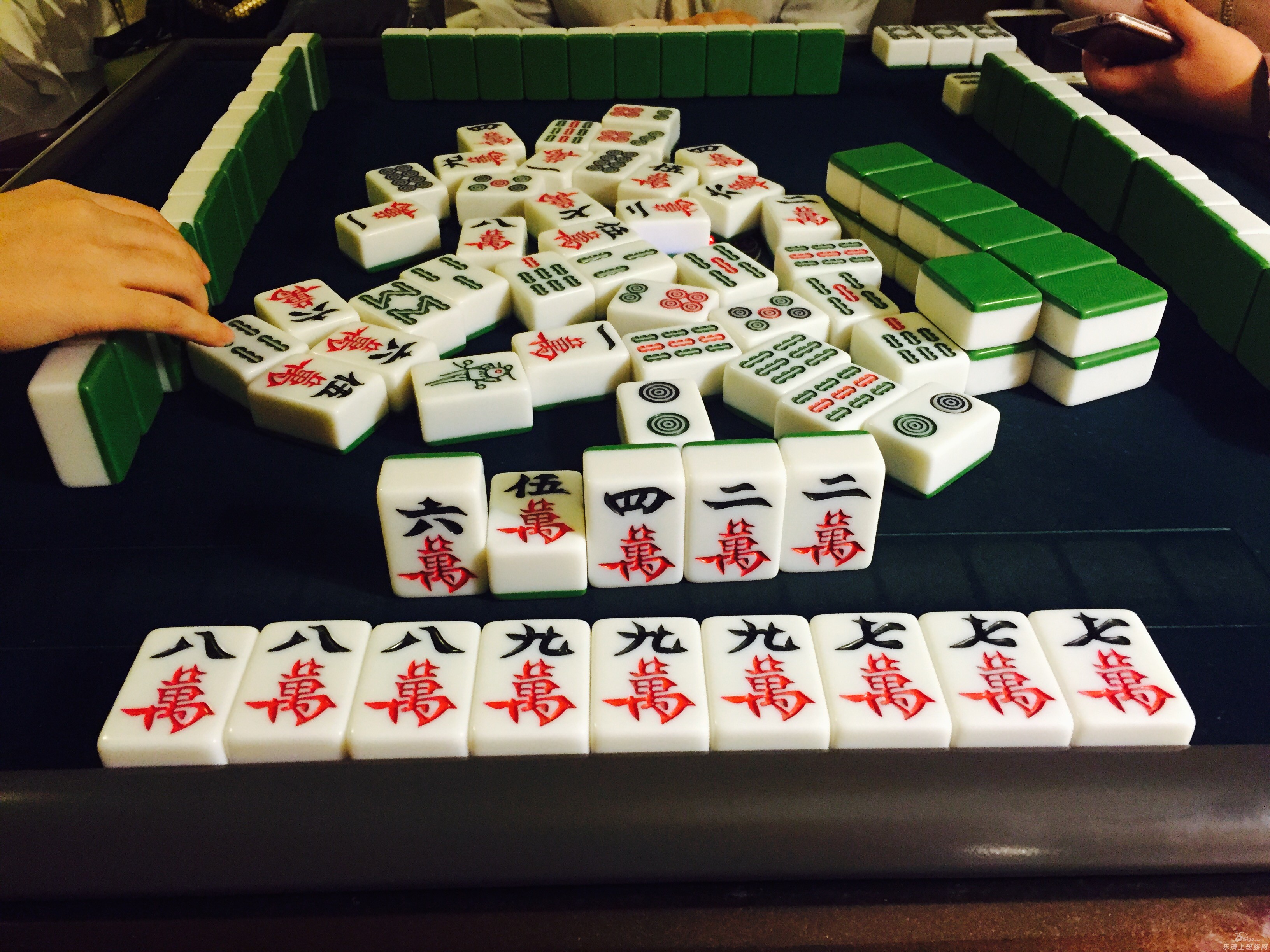   老年人打麻将有益身心健康,但是近日,温州一老娘客一个