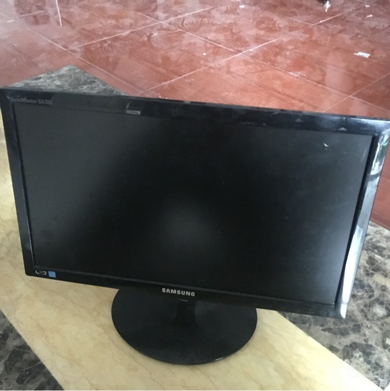 三星超薄19寸显示器