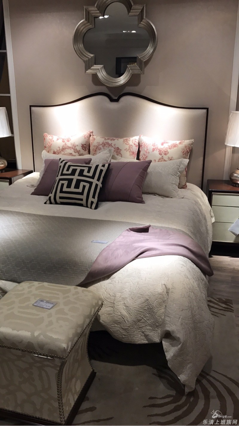 求助,我想问下这样的床背景和窗帘选什么样的