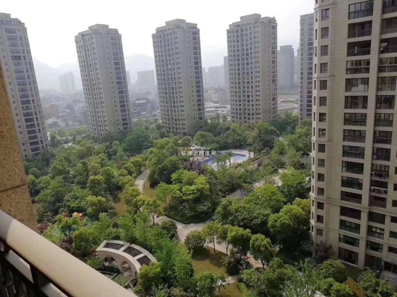 出售:翡翠湾168平方 高层 证满两年 可看小区景色 城南一小学区房