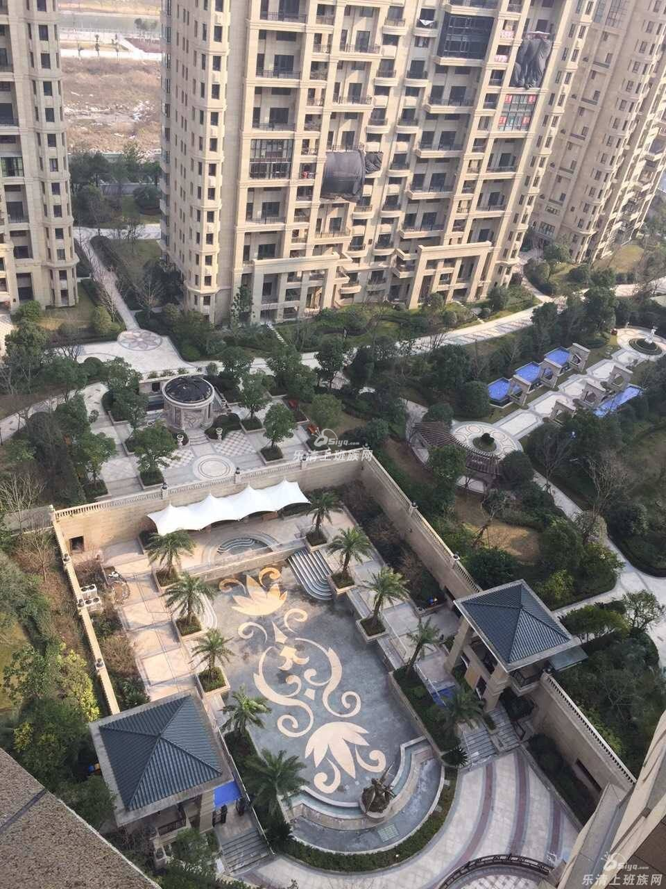 售铂金湾 面积 :218平 售价:299万(原350) 税费情况:满2年税省,跃层